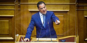 Ο υπουργός Ανάπτυξης και Επενδύσεων, Άδωνις Γεωργιάδης, στη Βουλή κατά τη νομοθετική εργασία