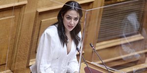 Η Δόμνα Μιχαηλίδου σε τοποθέτησή της στη Βουλή