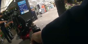 Αστυνομικός πυροβολεί και σκοτώνει με 9 σφαίρες άνδρα σε αναπηρικό αμαξίδιο