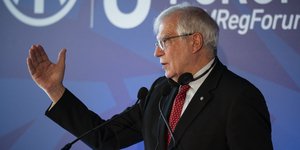 O Ζοζέπ Μπορέλ κατά τη διάρκεια ομιλίας του