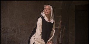 Η Βιρζινί Εφιρά ως Μπενεντέτα