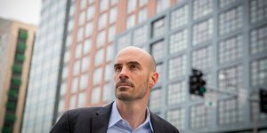 Ο Joseph Allen, Αναπληρωτής Καθηγητής Δημόσιας Υγείας και διευθυντής του προγράμματος Healthy Buildings στο Πανεπιστήμιο του Χάρβαρντ