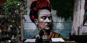 Γκράφιτι με τη Φρίντα Κάλο στην Αθήνα