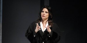 Μαρίνα Ασλάνογλου: O σύζυγός της Δημοσθένης Πέππας την απόλαυσε στην επίσημη πρεμιέρα της 