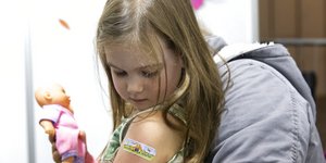 Η Αυστρία επιβάλλει ως υποχρεωτικό τον εμβολιασμό για όλους άνω των 14 ετών