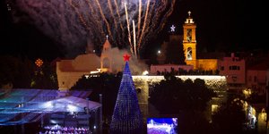 Η λαμπρή εκδήλωση του ανάμματος του χριστουγεννιάτικου δένδρου στη Βηθλεέμ