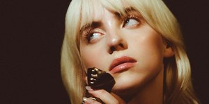 Μπίλι Άιλις νέα μαλλία καστανά