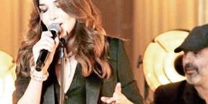 Η Κάρλα Μπρούνι τραγούδησε στα εγκαίνια του ξενοδοχείου Bulgari, στο Παρίσι