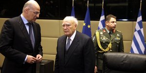 Νίκος Δένδιας, Κάρολος Παπούλιας