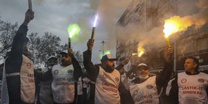 Χιλιάδες άνθρωποι διαδήλωσαν στην Τουρκία κατά της φτώχιας