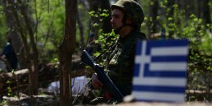 στρατιωτης σημαια 