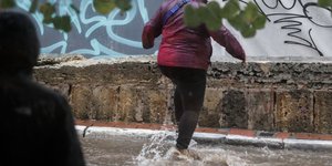 γυναικα βροχη 