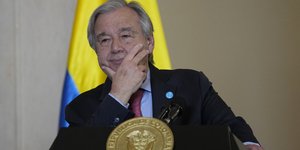 Αντόνιο Γκουτέρες χερι πηγούνι 