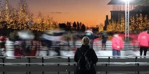 γυναικα πλατη παγοδρομιο 