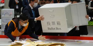 Χονγκ Κονγκ: Ανοίγουν οι κάλπες στις εκλογές μόνο για «πατριώτες»