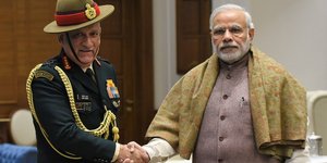 Ο Ινδός στρατηγός που έχασε τη ζωή του στη συντριβή του ελικοπτέρου