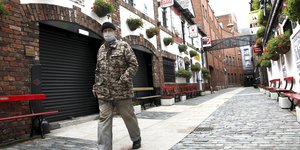 Δρόμος με κλειστά μπαρ στην Ιρλανδία