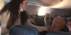 Ηθοποιός και πρώην μοντέλο χαστούκισε επιβάτη αεροπλάνου για τη μάσκα 
