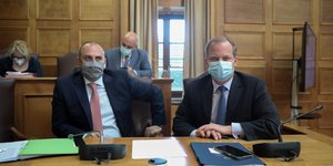 Ο υπουργός Υποδομών Κώστας Καραμανλής με τον υφυπουργό Γιώργο Καραγιάννη