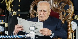 Κάρολος Παπούλιας