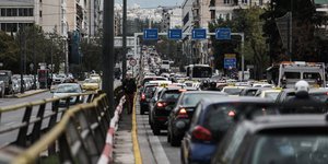 κίνηση στους δρόμους αυτοκίνητα