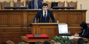 Ο Κίριλ Πέτκοφ στο βήμα της βουλγαρικής Βουλής