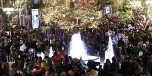 κοσμος συνταγμα συντριβανι 