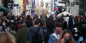 Κόσμος στο κέντρο της Αθήνας