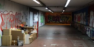 κουτες αστεγος στοα 