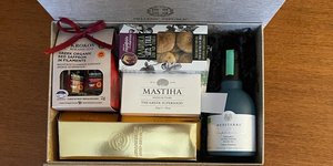 «καλάθι» με ελληνικά προϊόντα