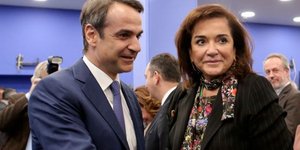 Ο πρωθυπουργός Κυριάκος Μητσοτάκης και η Ντόρα Μπακογιάννη