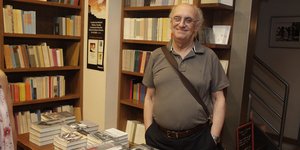 Πέτρος Μάρκαρης χαμογελαστος βιβλια 