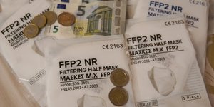 Μάσκες υψηλής προστασίας για κορωνοϊό, χρήματα, ανατιμήσεις