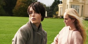 γυναίκες με φορέματα Massimo Dutti