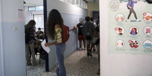 μαθητρια πορτα