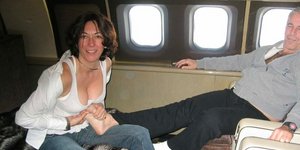 Η επίμαχη φωτογραφία της Γκισλέιν Μάξγουελ με τον Επστάιν