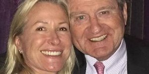 Ο Άλαν Κάθκαρτ με την τωρινή του σύζυγο Ντέμπι Σίμονς 