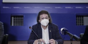 Λίνα Μενδώνη καρό σακάκι