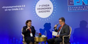 Η Λίνα Μενδώνη συνομιλεί με τον Πέτρο Ευθυμίου