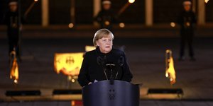 Ο γερμανικός στρατός αποχαιρετά τη Μέρκελ σε ειδική τελετή