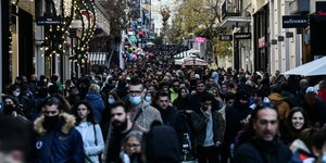 μετάλλαξη Ομικρον, κόσμος στην Ερμού