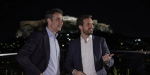 Ο Κυριάκος Μητσοτάκης με τον αρχηγό της αξιωματικής αντιπολίτευσης της Ισπανίας