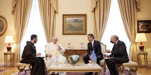 Ο Πάπας Φραγκίσκος με τον πρωθυπουργό Κυριάκο Μητσοτακη
