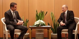 Ο Κυριάκος Μητσοτάκης με τον Βλάντιμιρ Πούτιν