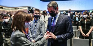 Η ΠτΔ Κατερίνα Σακελλαροπούλου με τον πρωθυπουργό Κυριάκο Μητσοτάκη