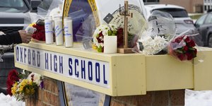 Μνημείο για τη φονική επίθεση σε λύκειο της Οξφόρδης, στο Μίσιγκαν
