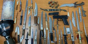 Στην κατοχή του 36χρονου βρέθηκε ένα ολόκληρο οπλοστάσιο