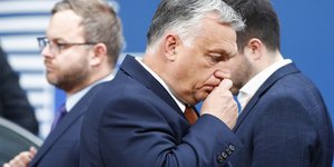 Βίκτορ Ορμπαν χερι στη μυτη