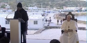Θερμό καλωσόρισμα στον Πάπα Φραγκίσκο από πρόσφυγα του καταυλισμού του Καρά Τεπέ