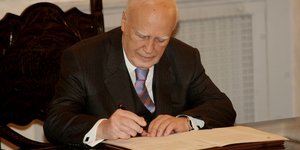 Κάρολος Παπούλιας